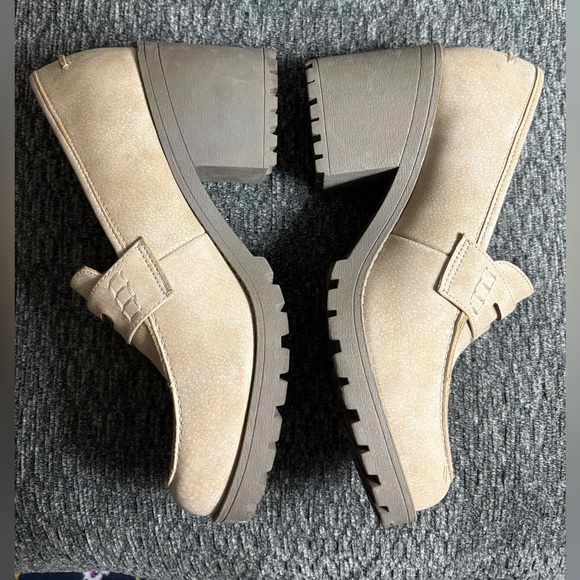 Chinese Laundry Liberty Natural Buck Smooth Chunky Heels Women’s Size 8 - Picture 7 of 13